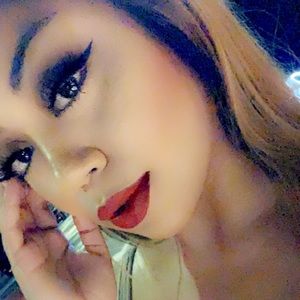 Meet your Posher, Dee